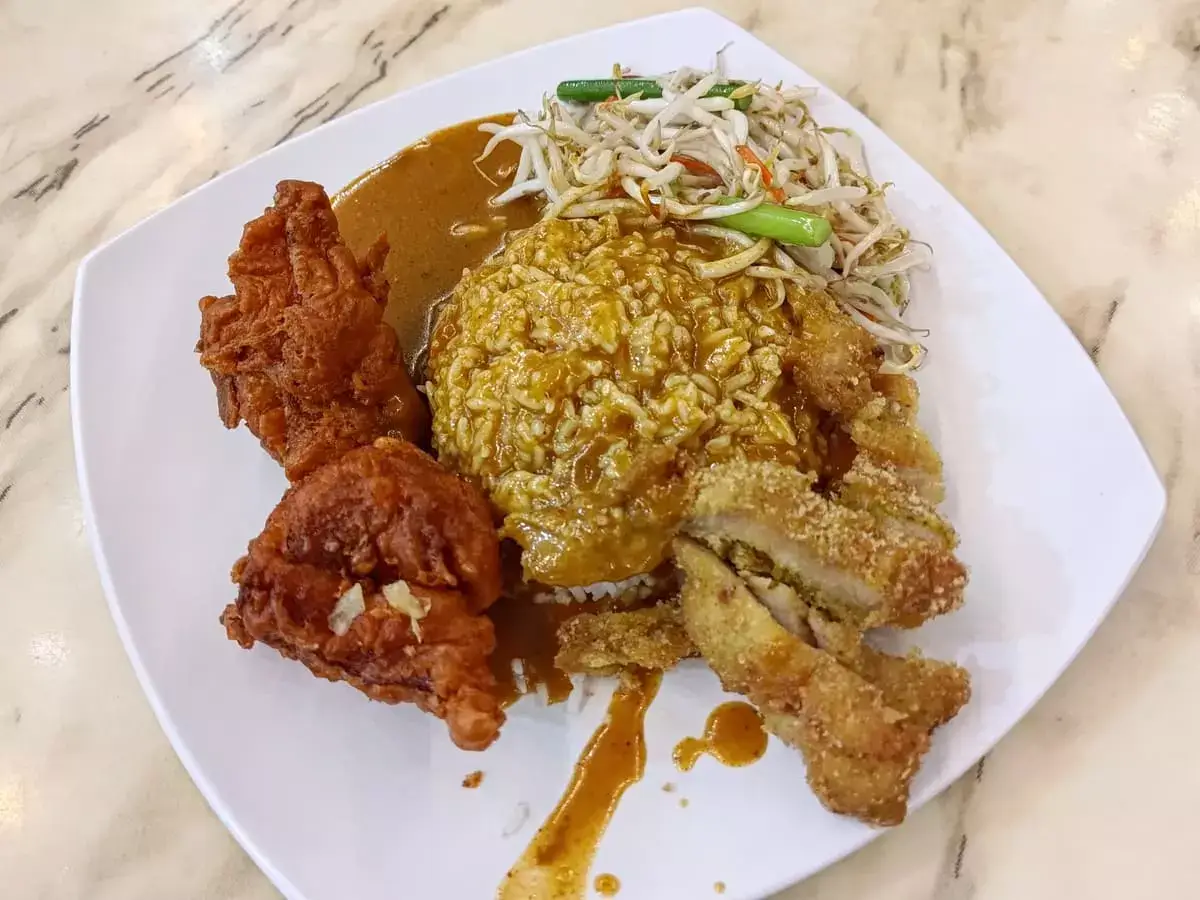 Seng Huat Coffee Shop Hainanese Curry Rice: Pork Chop, Fried Chicken, Bean Sprouts  with Rice & Curry