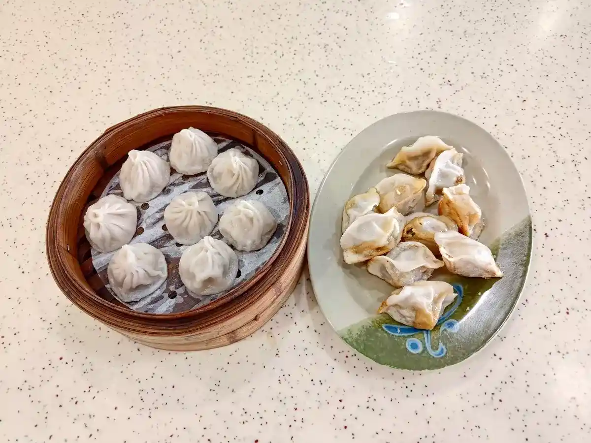 Shan Ji La Mian Xiao Long Bao: Xiao Long Bao & Guo Tie