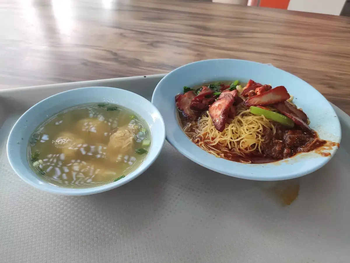 Sheng Ji Soya Sauce Chicken Rice Noodle: Soya Sauce Chicken Noodles & Dumplings Soup