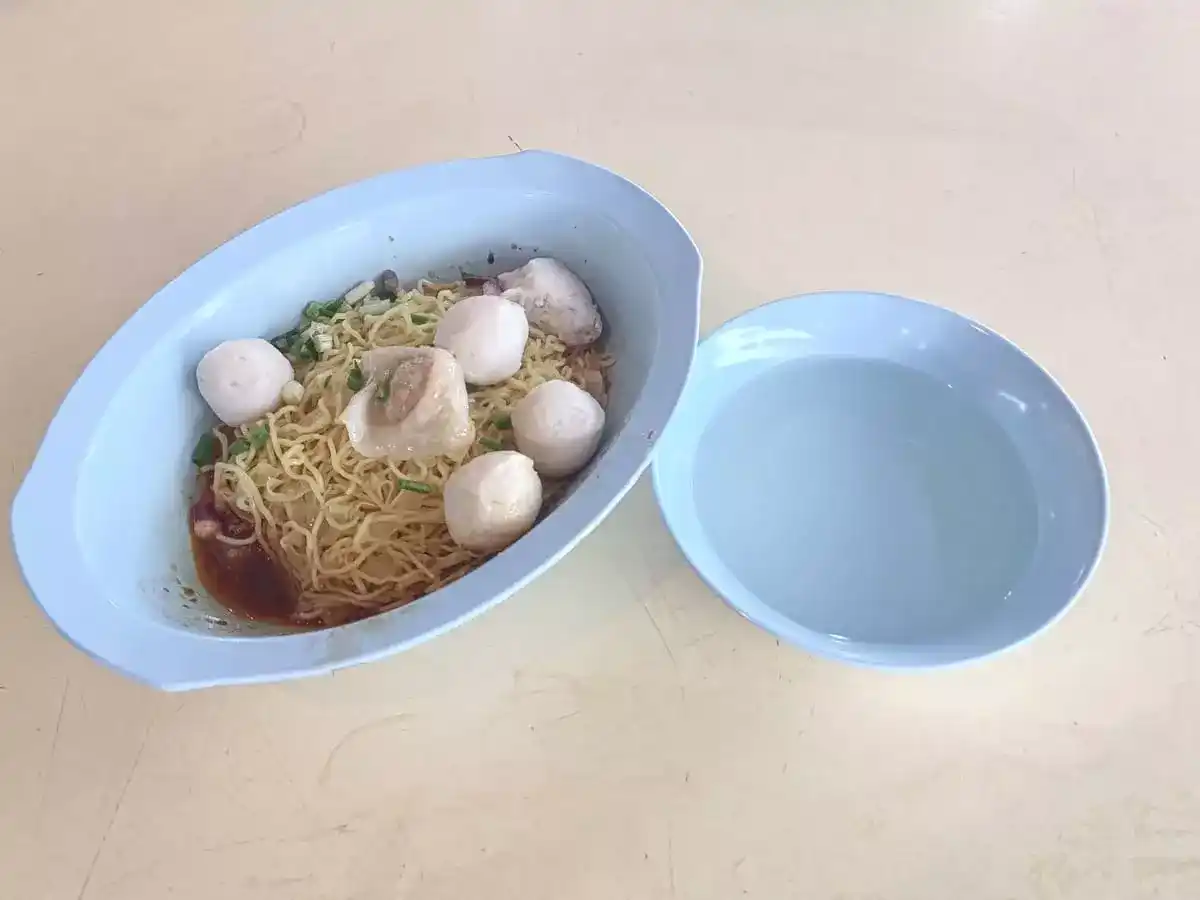 Song kee kway teow noodle soup