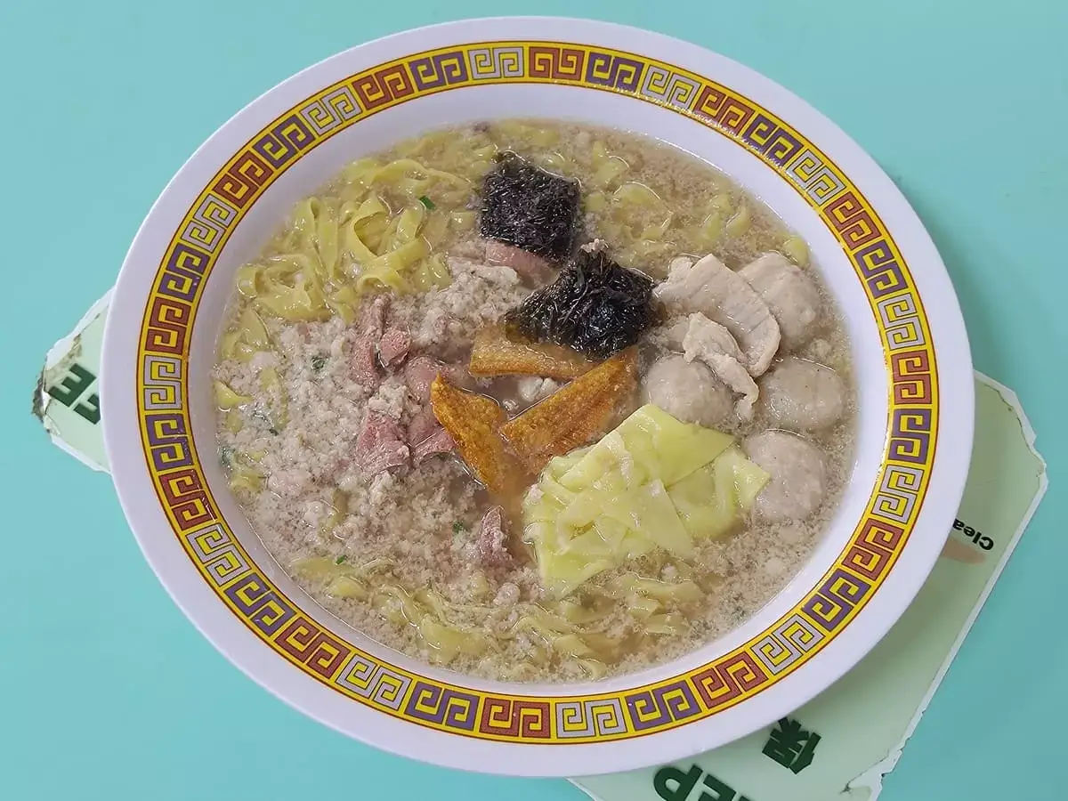Tai Wah Pork Noodle: Mee Pok Soup