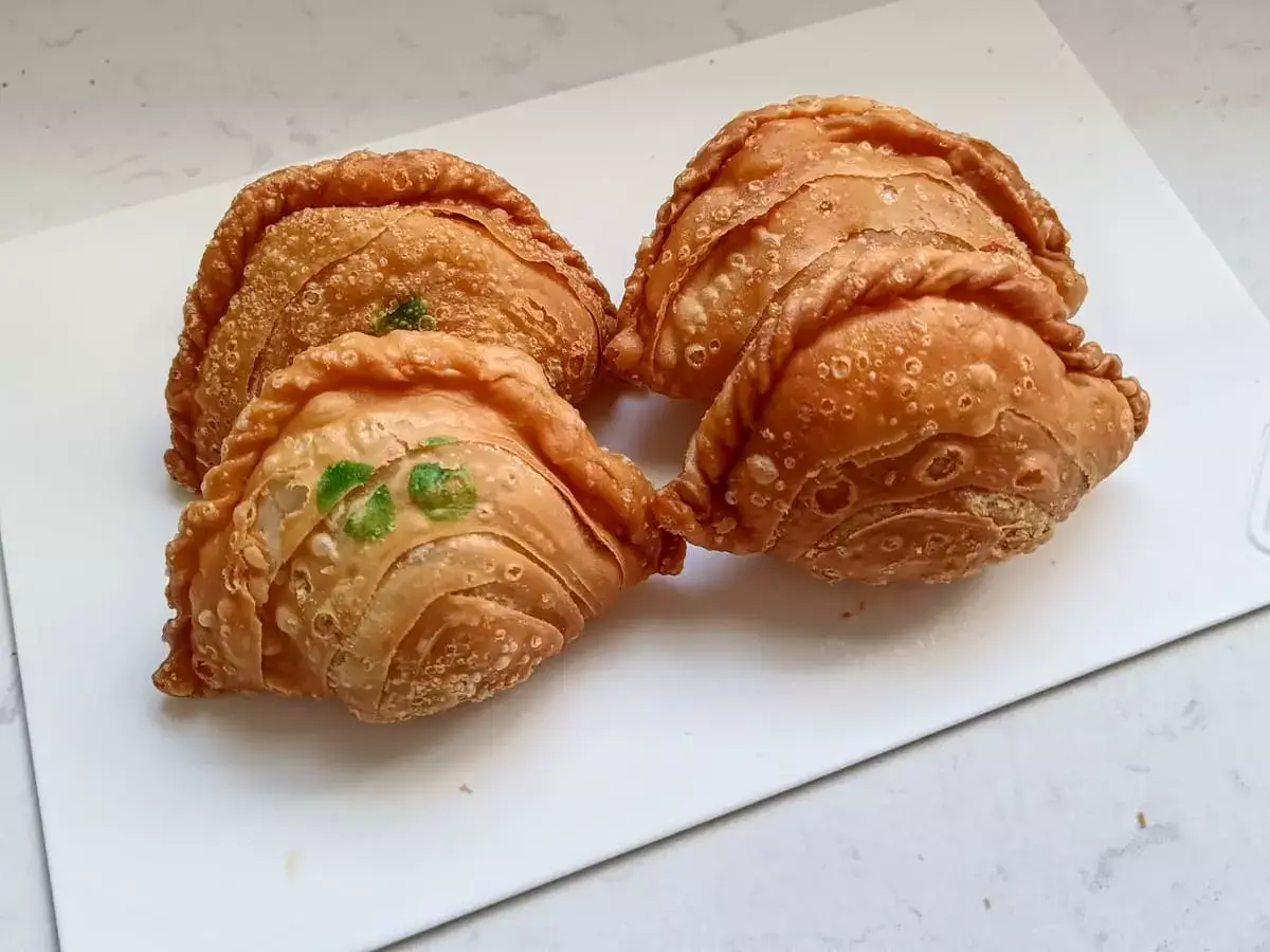 Tanglin Crispy Curry Puff Original: Assorted Puffs Tanglin Crispy Curry Puff Original: Assorted Puffs