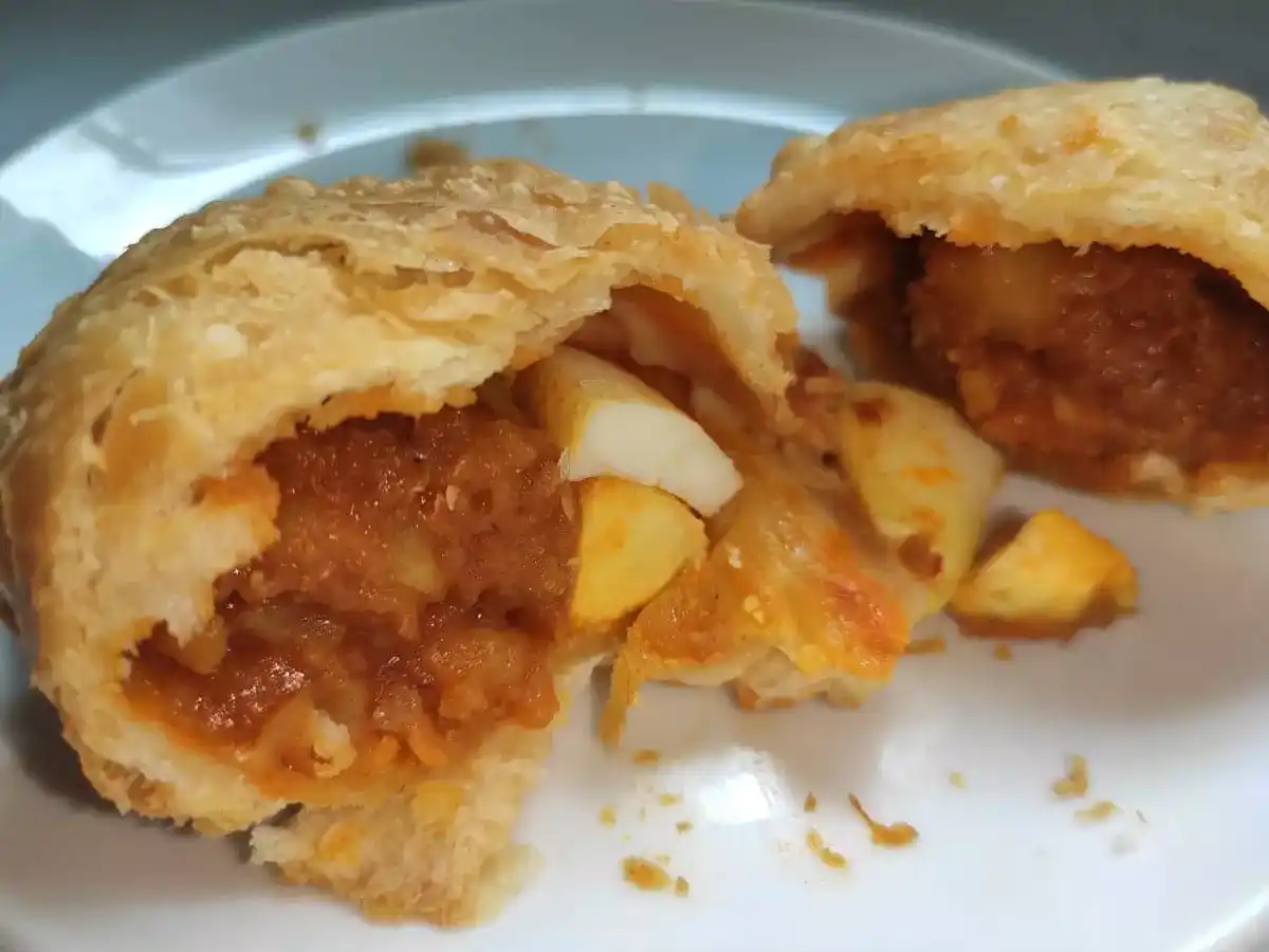 Tanglin Crispy Curry Puff Since 1952: Chicken Curry Puff Filling
