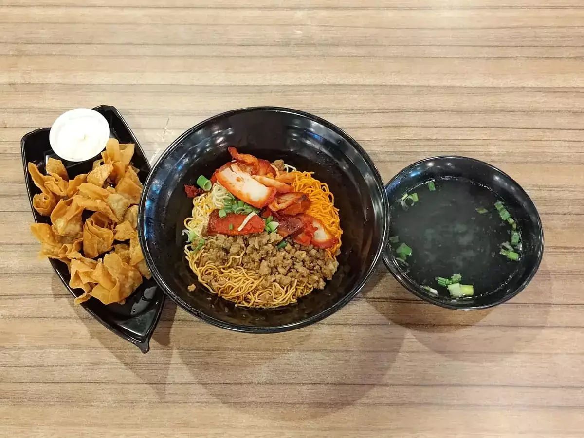 Tasty Sarawak Kolo Mee: 3-Colour Kuching Kolo Mee, Fried Wanton & Soup