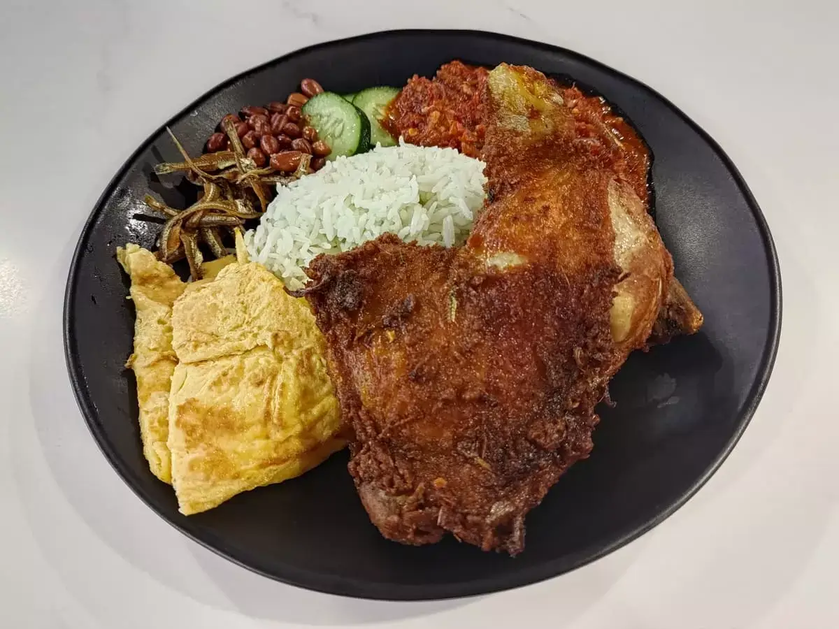 The Kumpong Boys: Ayam Goreng Berempah Nasi Lemak