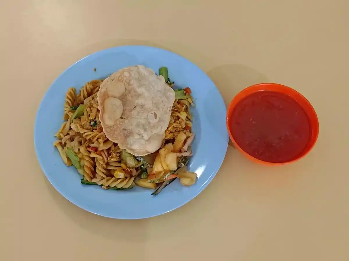 Tiong Bahru Nasi Biryani Indian Vegetarian Cuisine: Fusilli Goreng & Soup