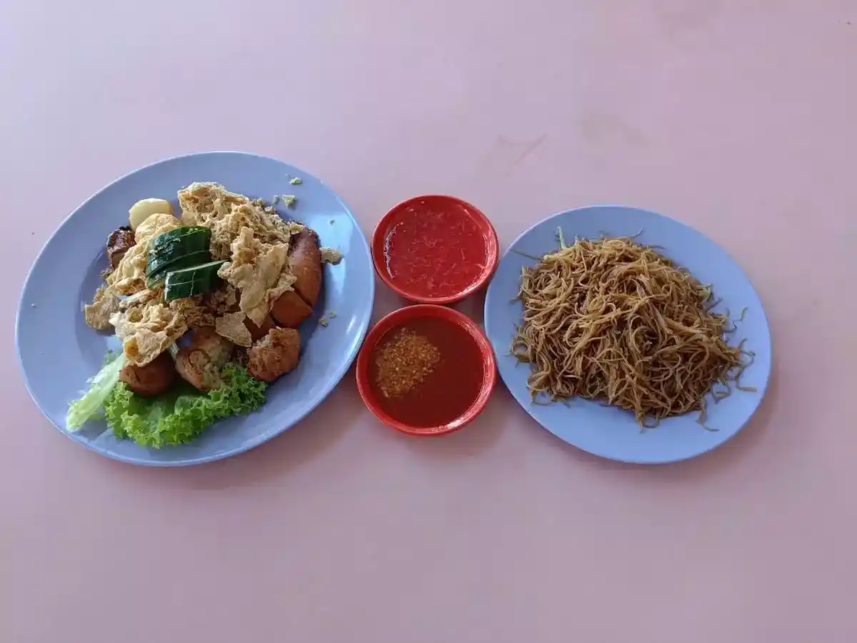 Xin Sheng Ngoh Hiong Prawn Cracker: Assorted Ngo Hiang & Fried Mee Hoon