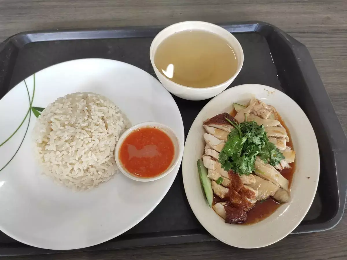 Yi Lu Fa Boneless Hainanese Chicken Rice: Haianese & Roast Chicken, Rice, Soup, Chilli