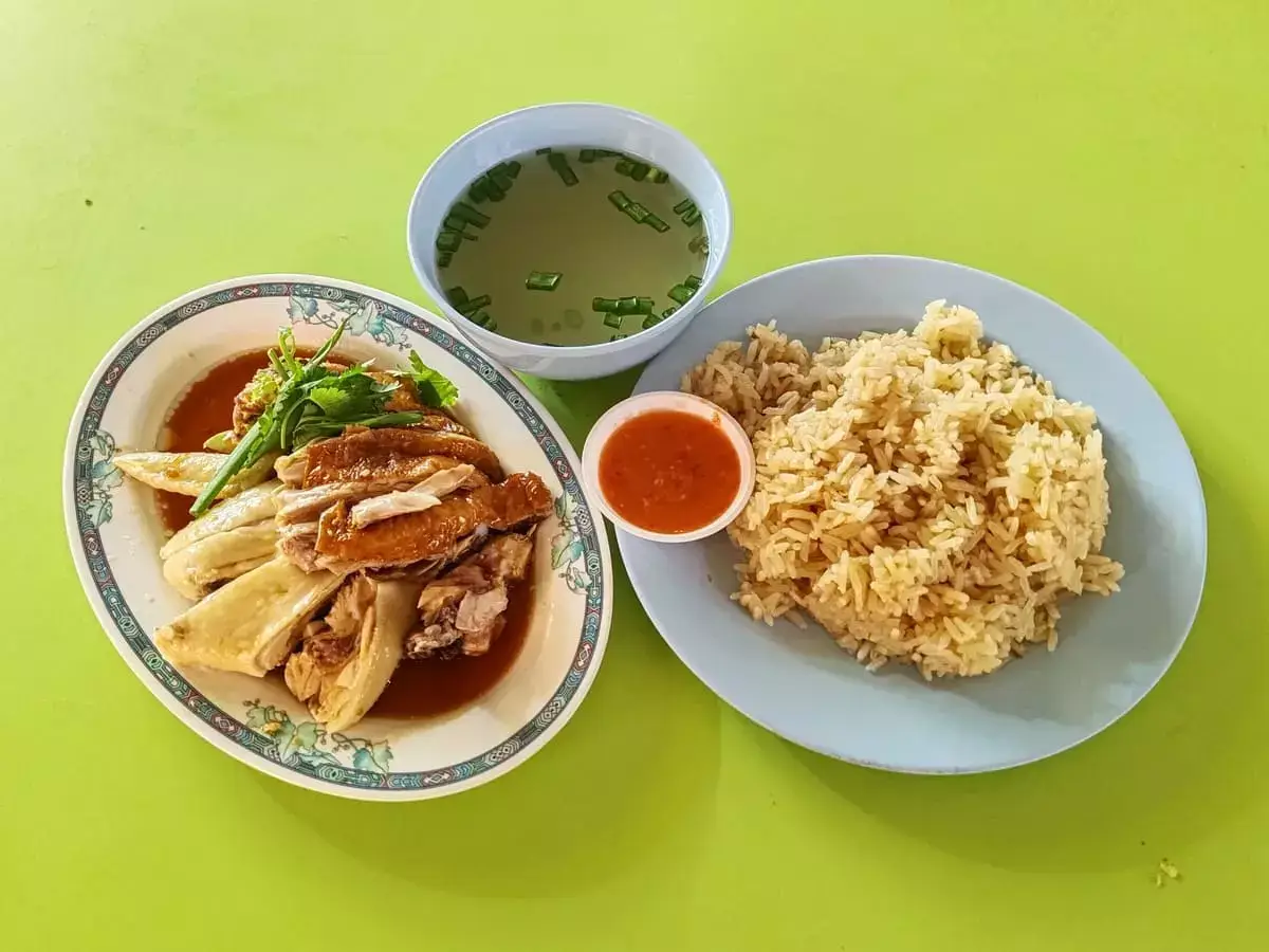 Yong Fa Hainanese Chicken Rice: Hainanese Chicken & Roast Chicken with Rice & Soup