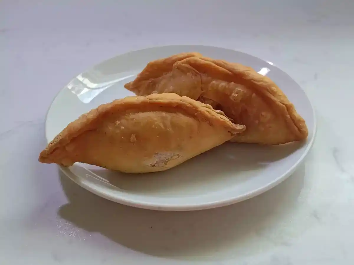 Yong Kee Crispy Curry Puff: Curry Puff & Chicken Curry Puff