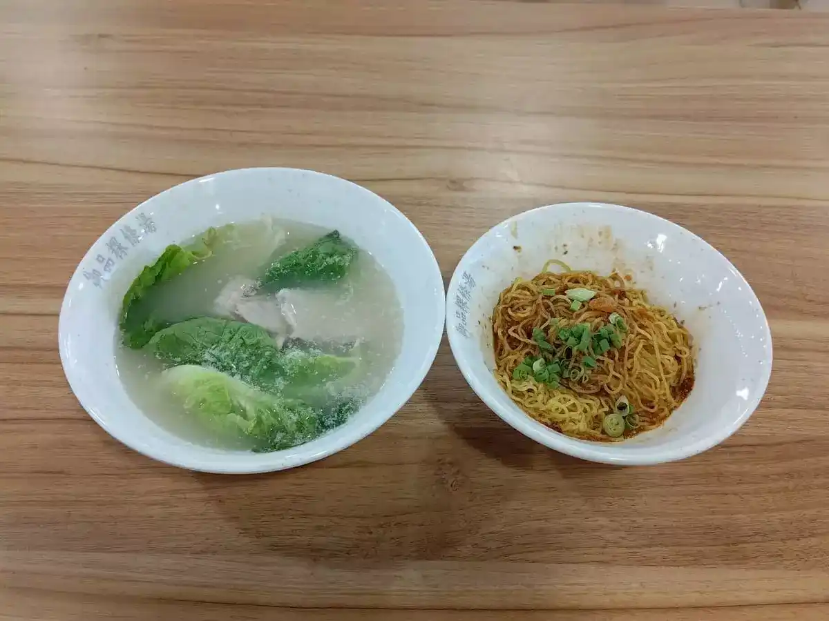Yu Pan Kway Teow Soup Fish Soup: Sliced Fish Soup & Mee Kia