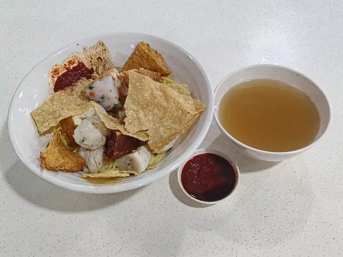 Yuling Shou Gong Nian Dou Fu: Assorted Yong Tau Foo Yellow Noodles Dry & Soup