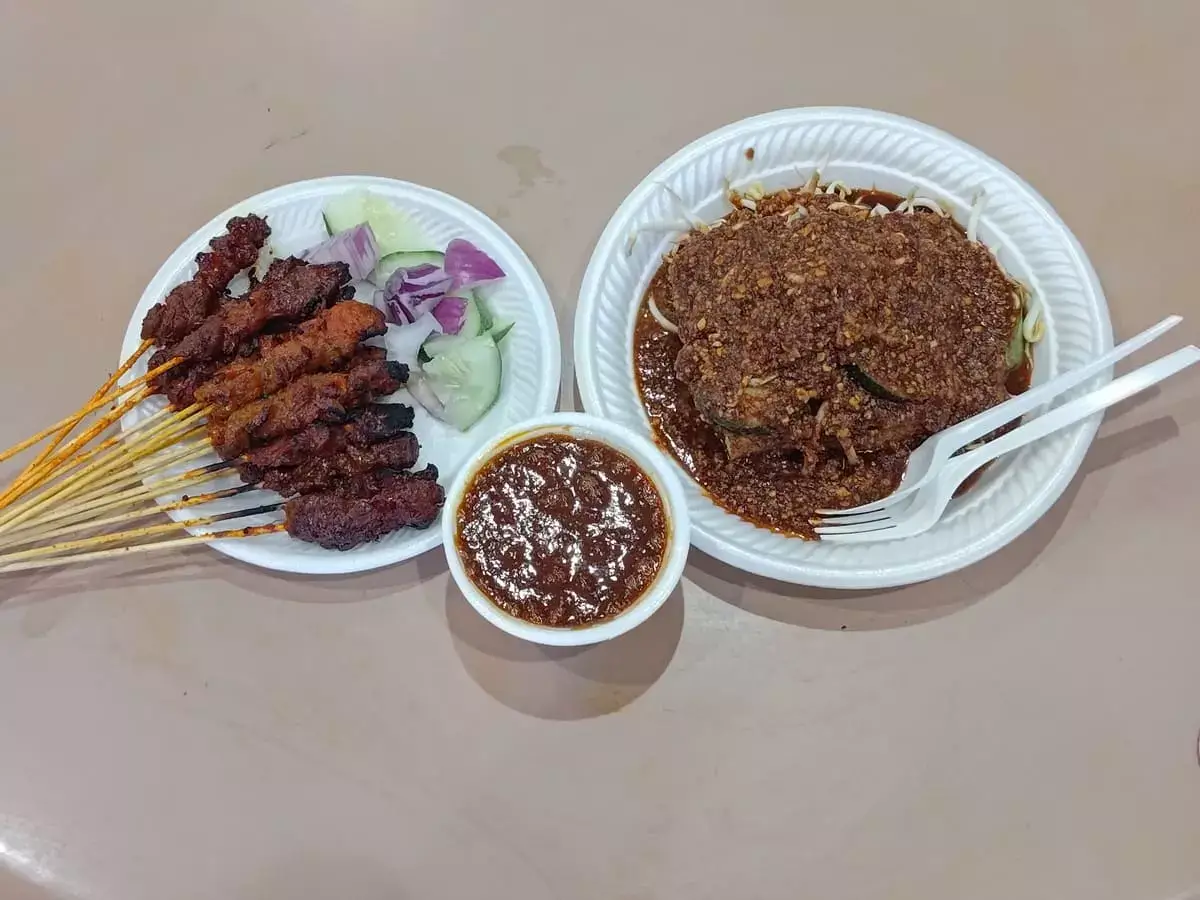 Yusoff Haji Jalal Satay: Assorted Satay & Tahu Goreng